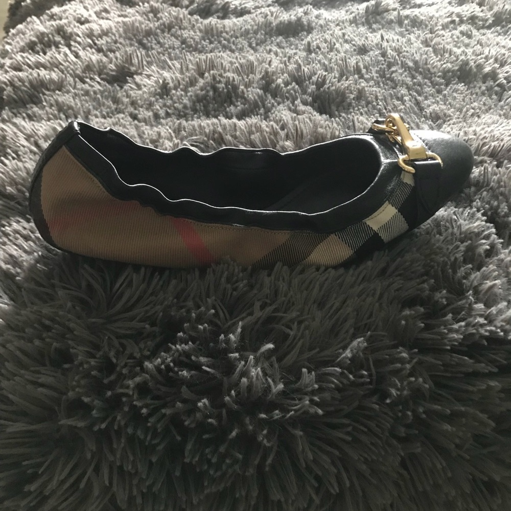 Burberry flats size 10